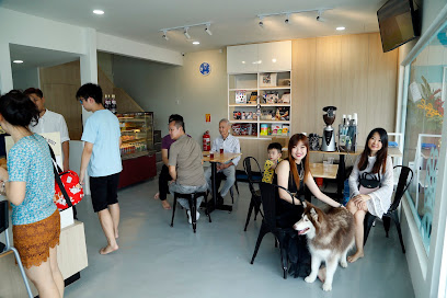 Bark A Bout (Dog Social House)