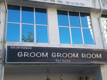 Groom Groom Room